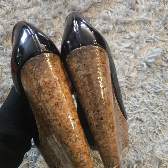 Elegant Black Wedge Heels - Picture 4 of 5